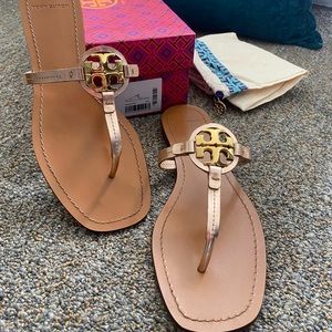Tory Burch Mini Miller leather thong mirror metallic